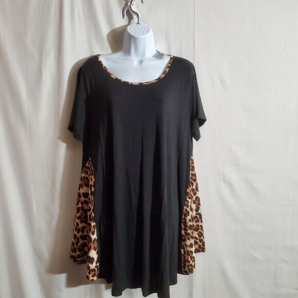 Larace | Soft Black Short Sleeve Swing Top with Leopard Accents | Size 3X | NWT - Picture 1 of 7